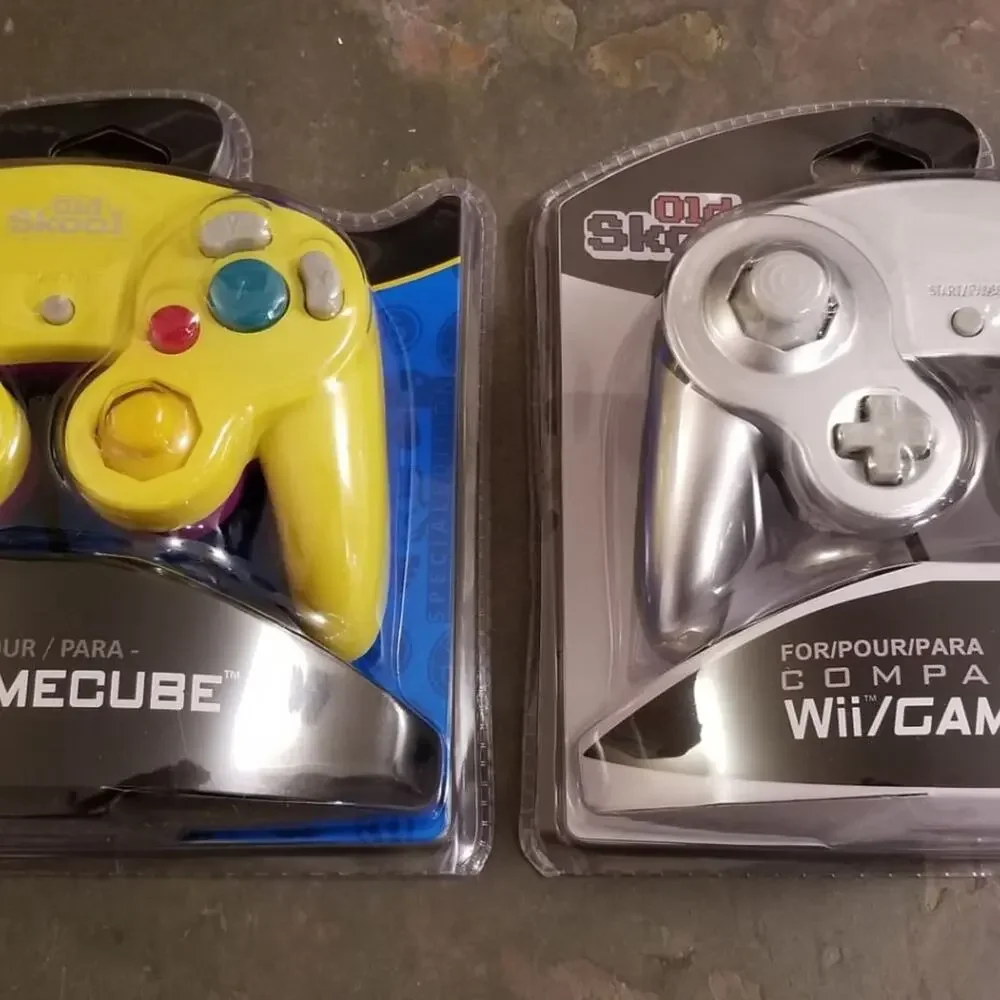 2 Gamecube Controllers - Yellow & Silver (NEW) - Nintendo - Old Skool